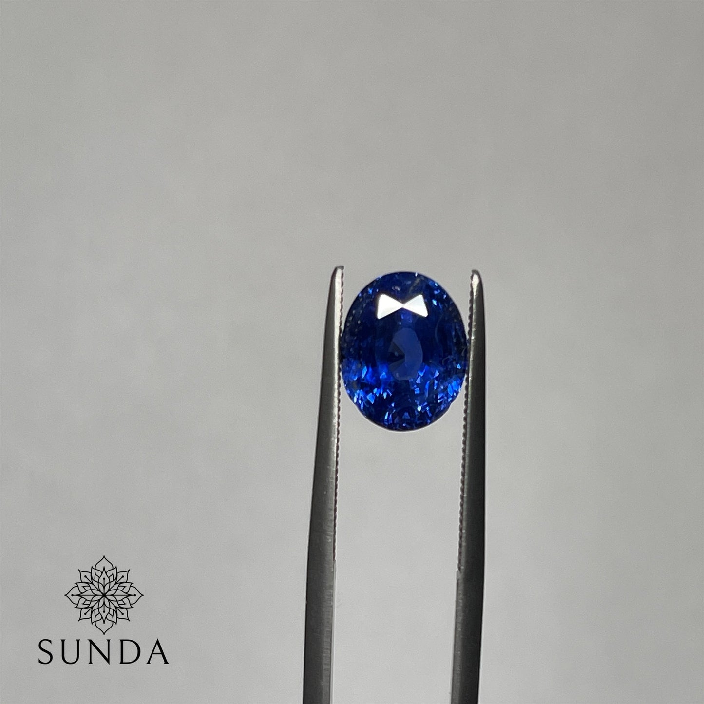 5.59 克拉鲜蓝色蓝宝石,斯里兰卡
