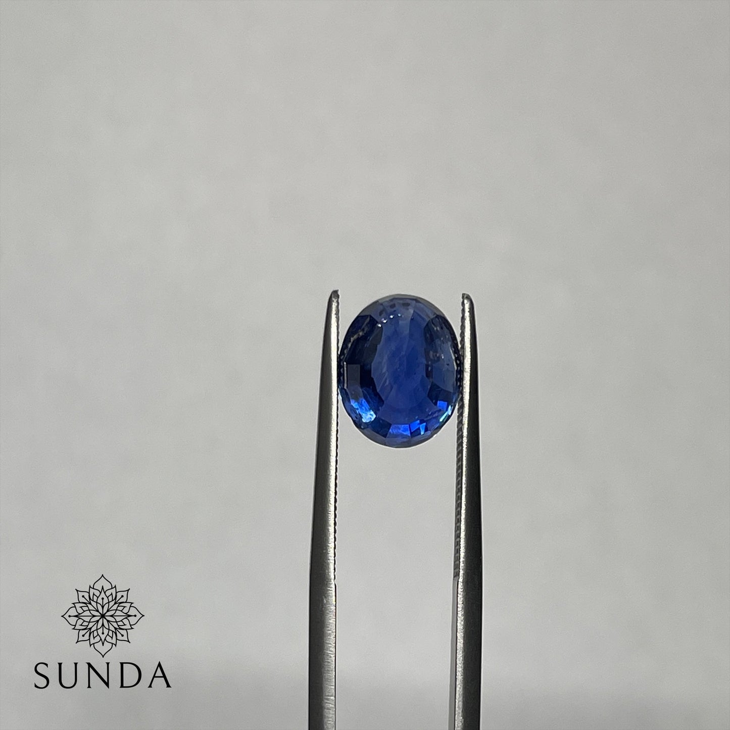 5.59 克拉鲜蓝色蓝宝石,斯里兰卡